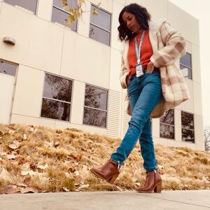 VENUS Vibrant Coral Button-Back Sweater